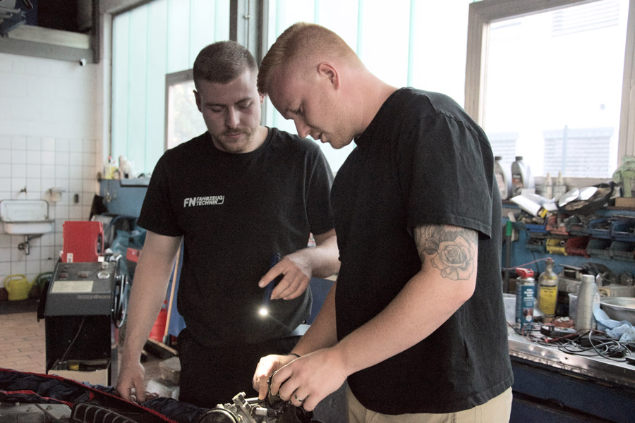 Das Team von FN Fahrzeugtechnik